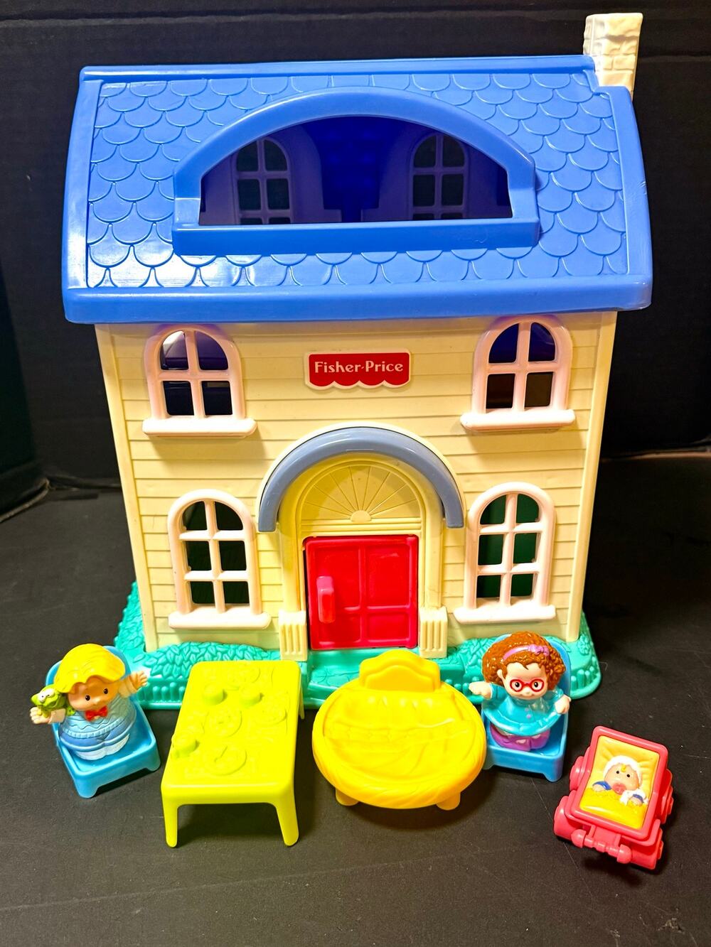 Fisher Price Little People Home Sweet Home Doll House family Mom Dad Sister